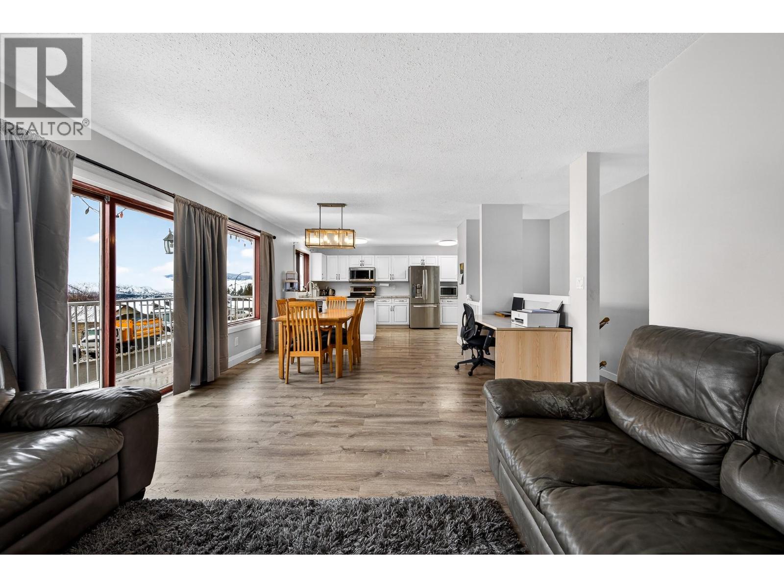 2727 QU'APPELLE BOULEVARD - 12