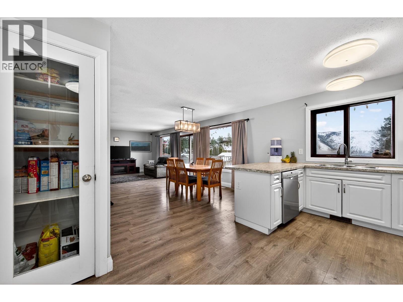 2727 QU'APPELLE BOULEVARD - 18