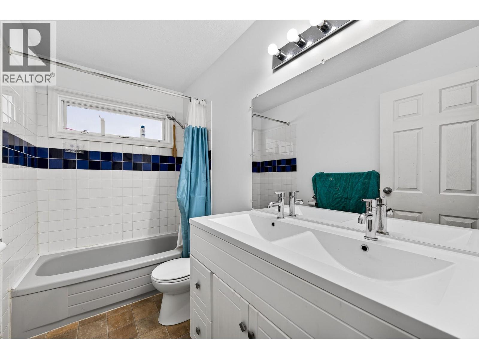 2727 QU'APPELLE BOULEVARD - 26