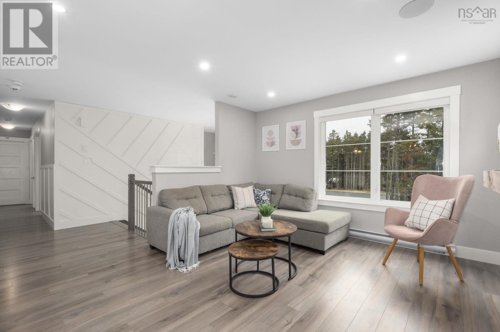 Property 28 of 50 of 721 Midnight Run