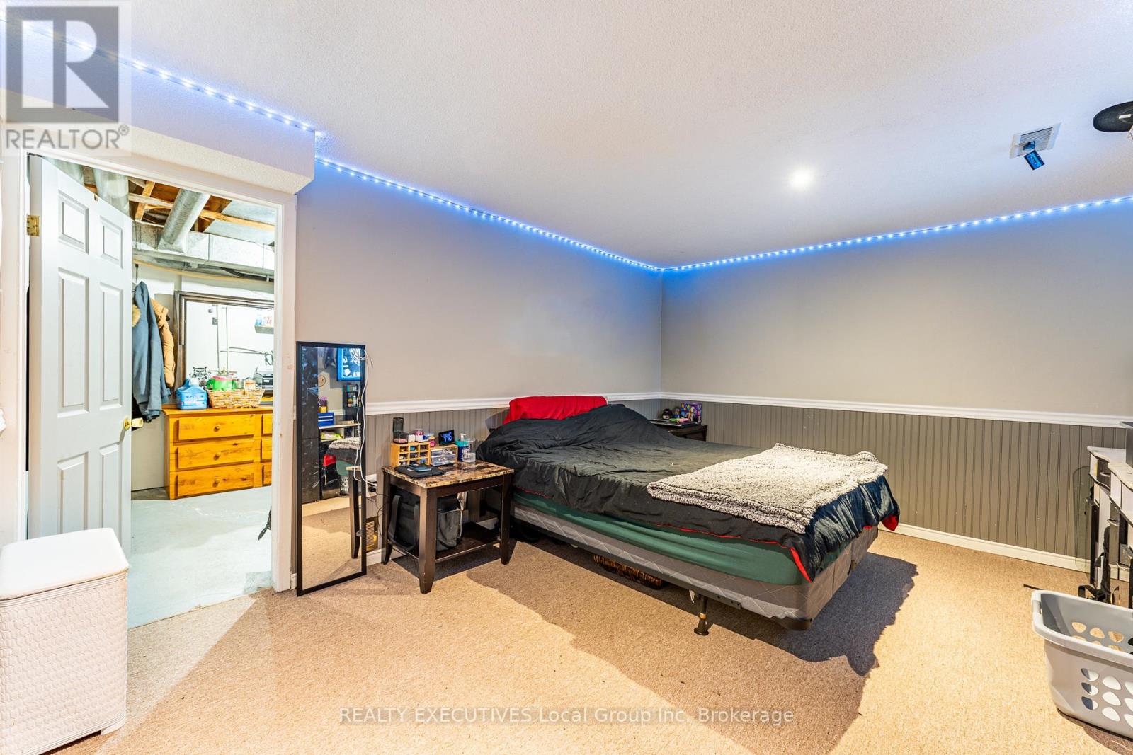 #36 398 WICKSTEAD AVENUE - 27