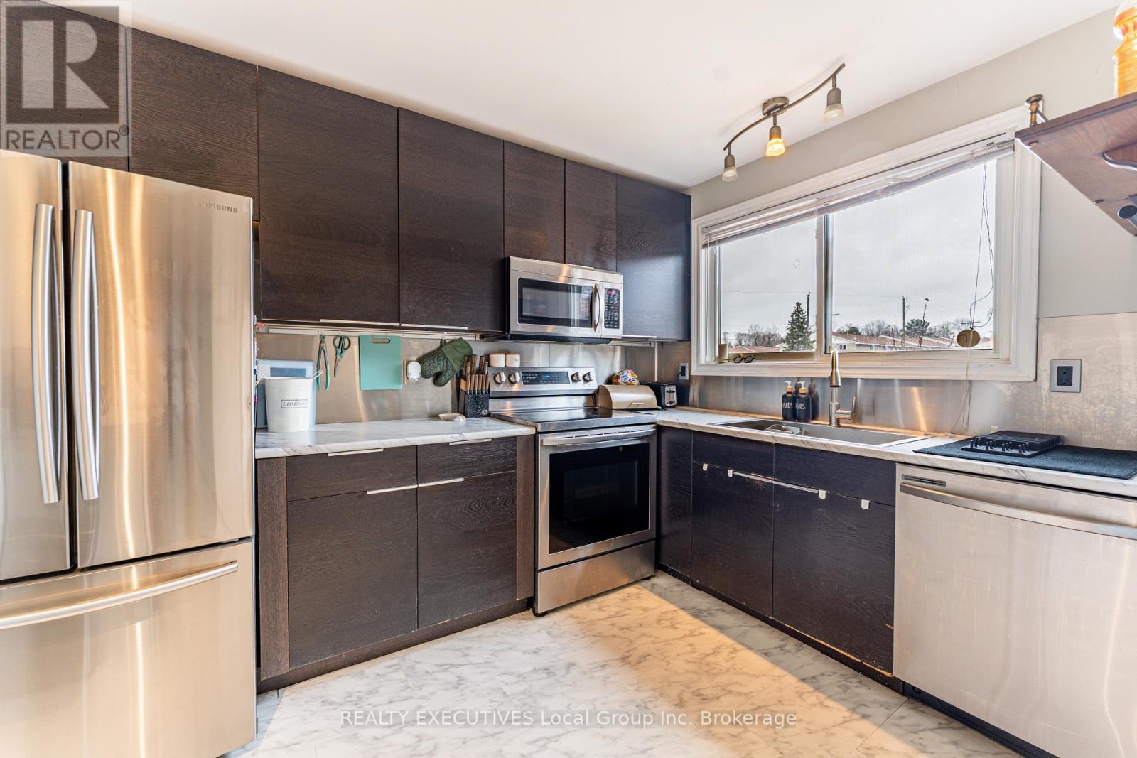 #36 398 WICKSTEAD AVENUE - 7