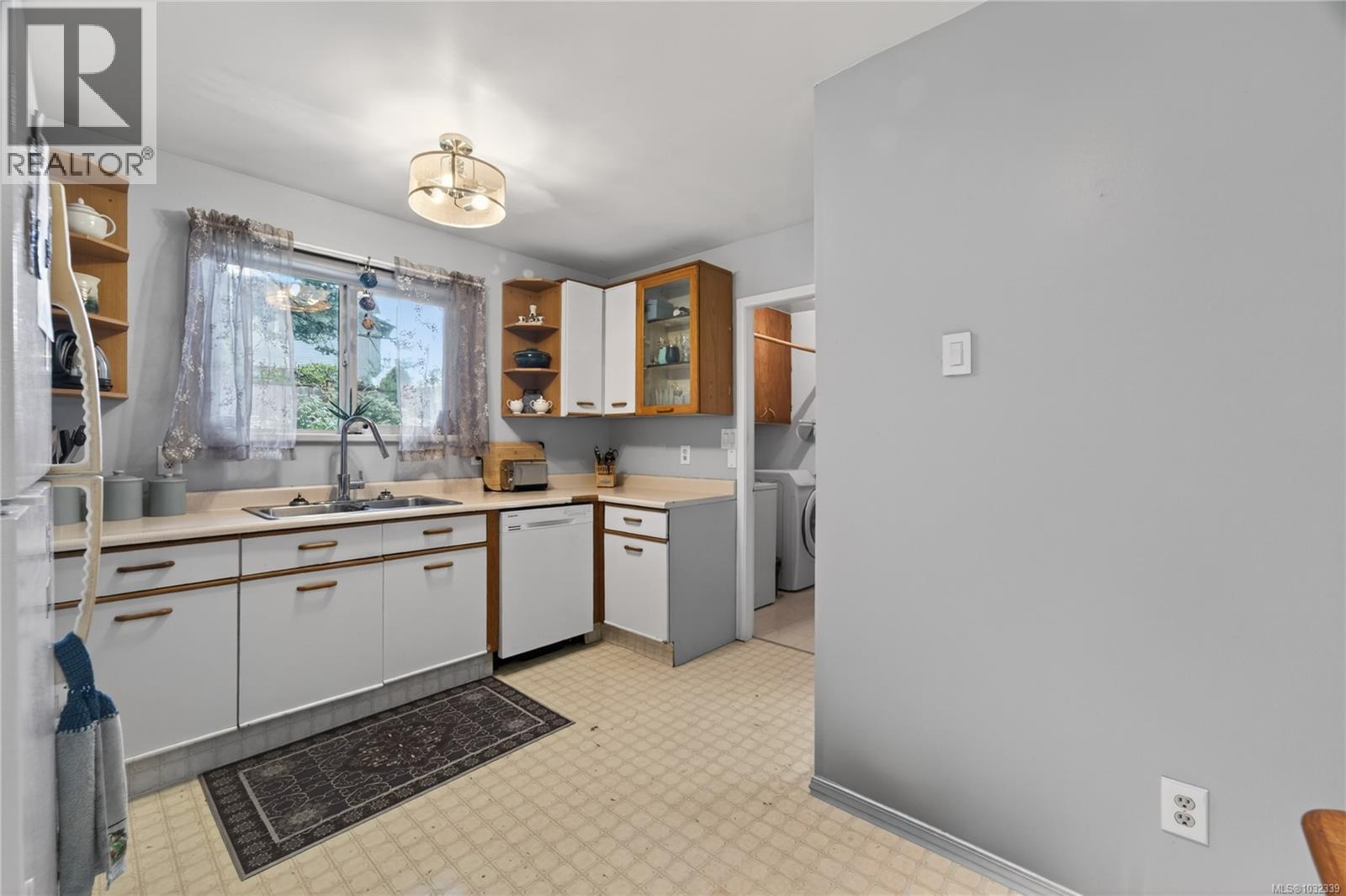 6741 HELGESEN RD - 6