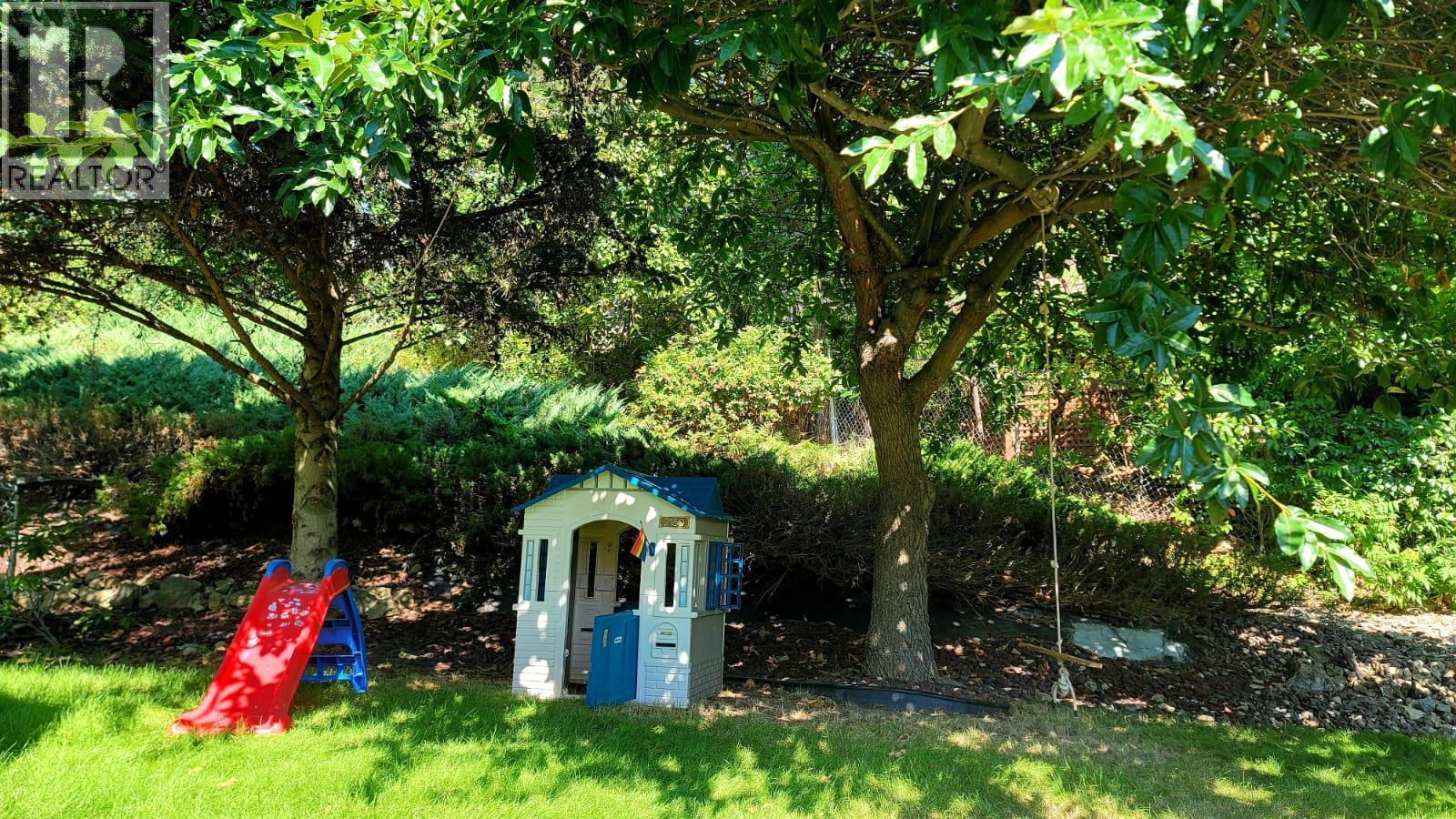  2321 Lillooet Crescent, Kelowna