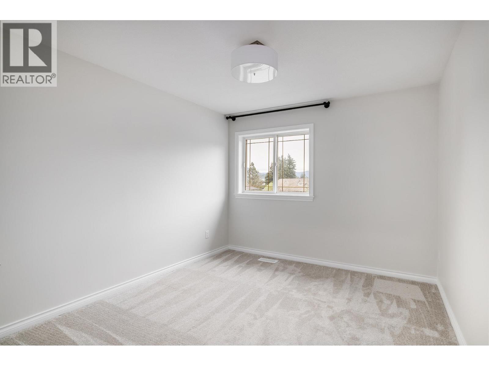  2321 Lillooet Crescent, Kelowna