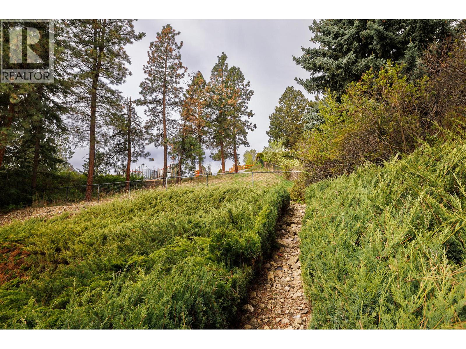  2321 Lillooet Crescent, Kelowna