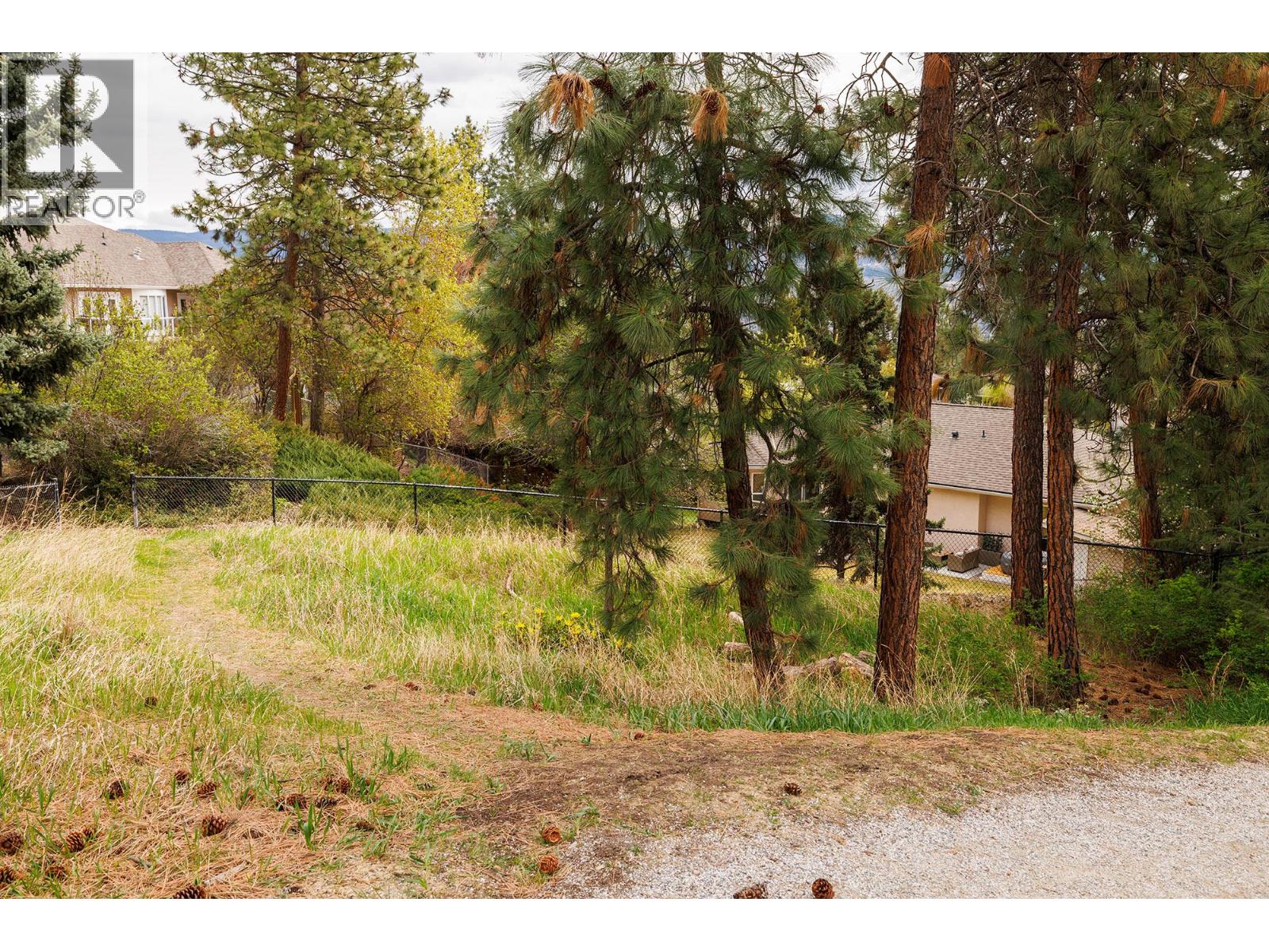  2321 Lillooet Crescent, Kelowna