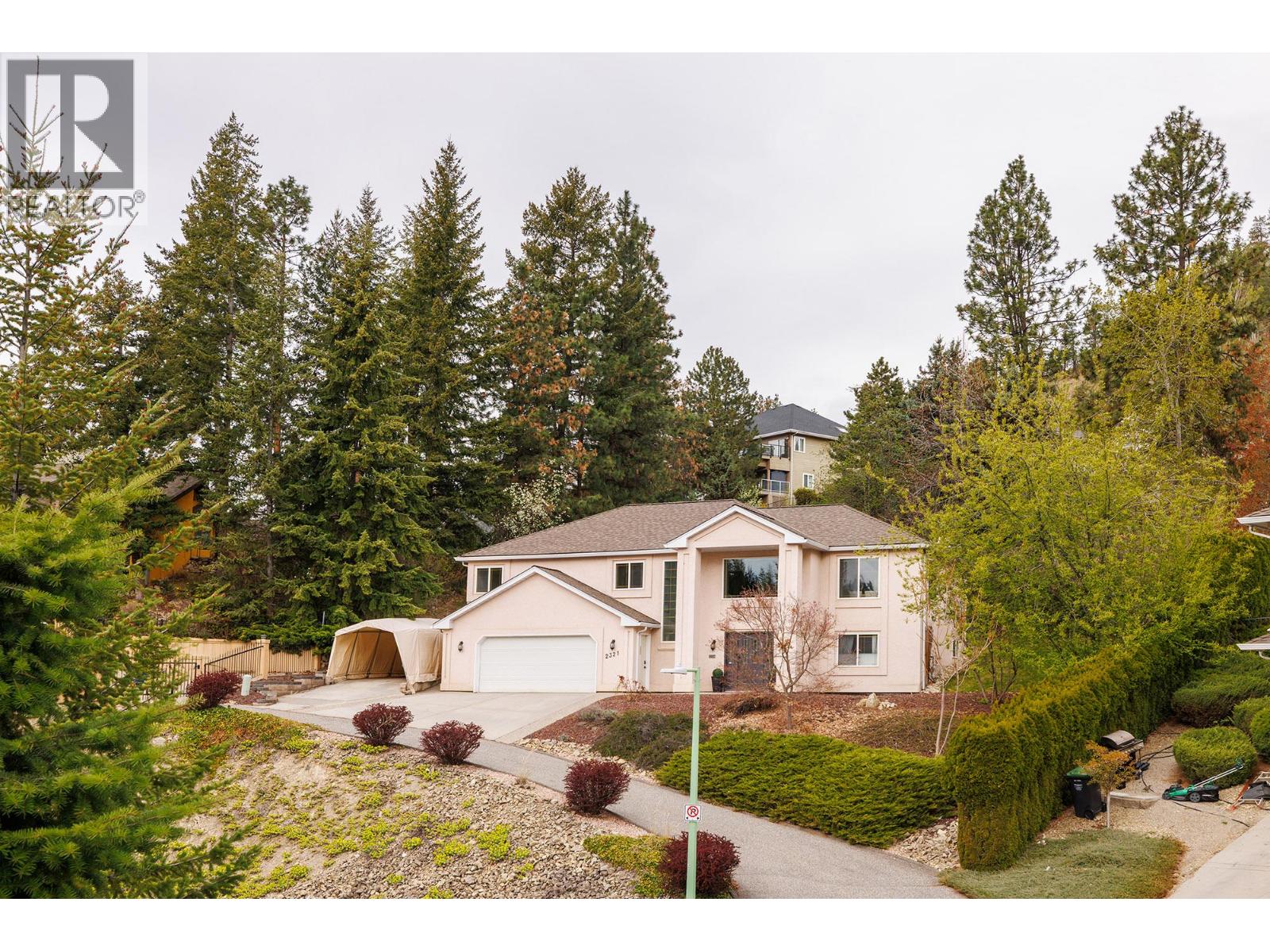  2321 Lillooet Crescent, Kelowna
