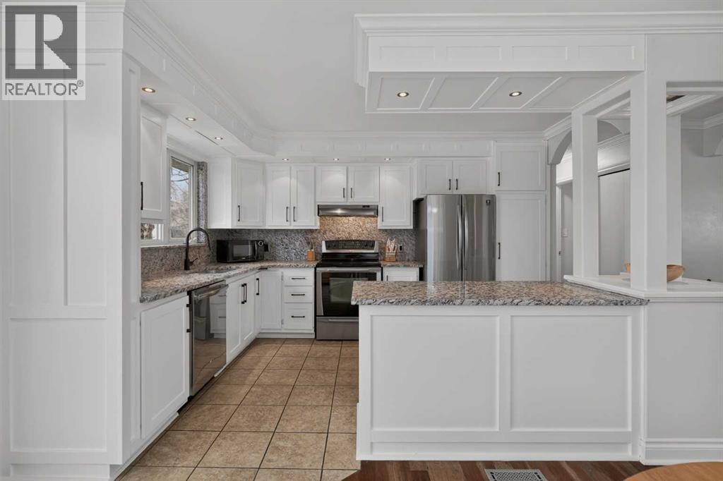 Single Family House Bi-level for Sale in  Doverview Drive SE Dover Calgary 