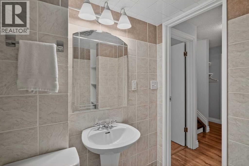 Single Family House Bi-level for Sale in  Doverview Drive SE Dover Calgary 