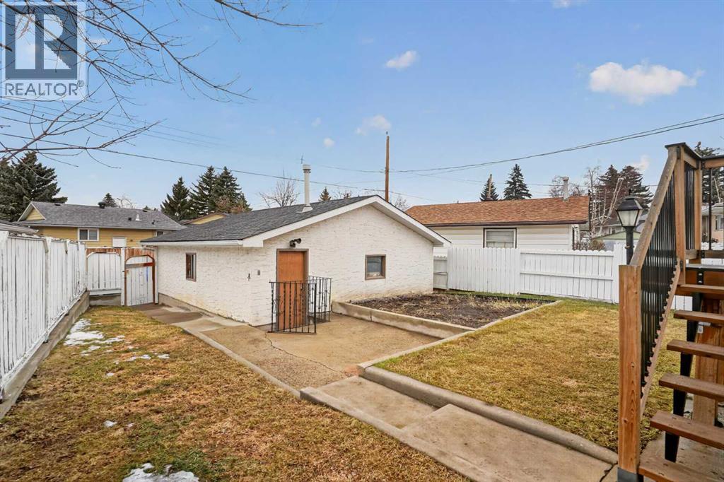 Single Family House Bi-level for Sale in  Doverview Drive SE Dover Calgary 