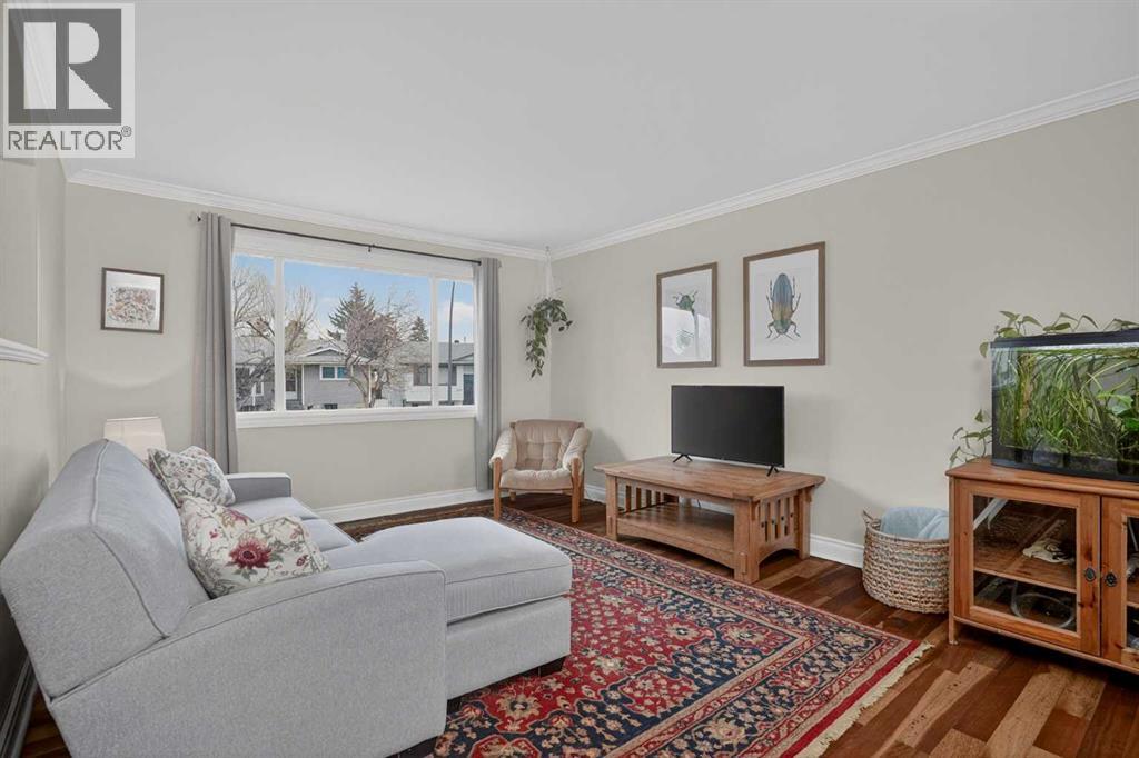 Single Family House Bi-level for Sale in  Doverview Drive SE Dover Calgary 