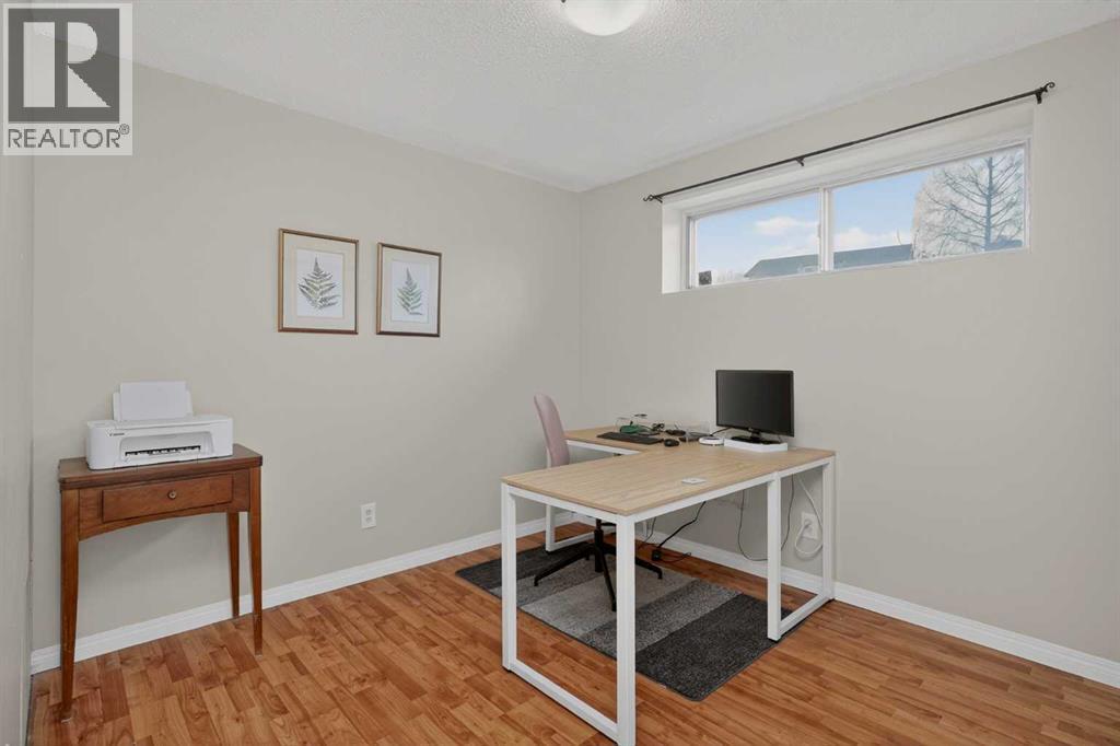 Single Family House Bi-level for Sale in  Doverview Drive SE Dover Calgary 