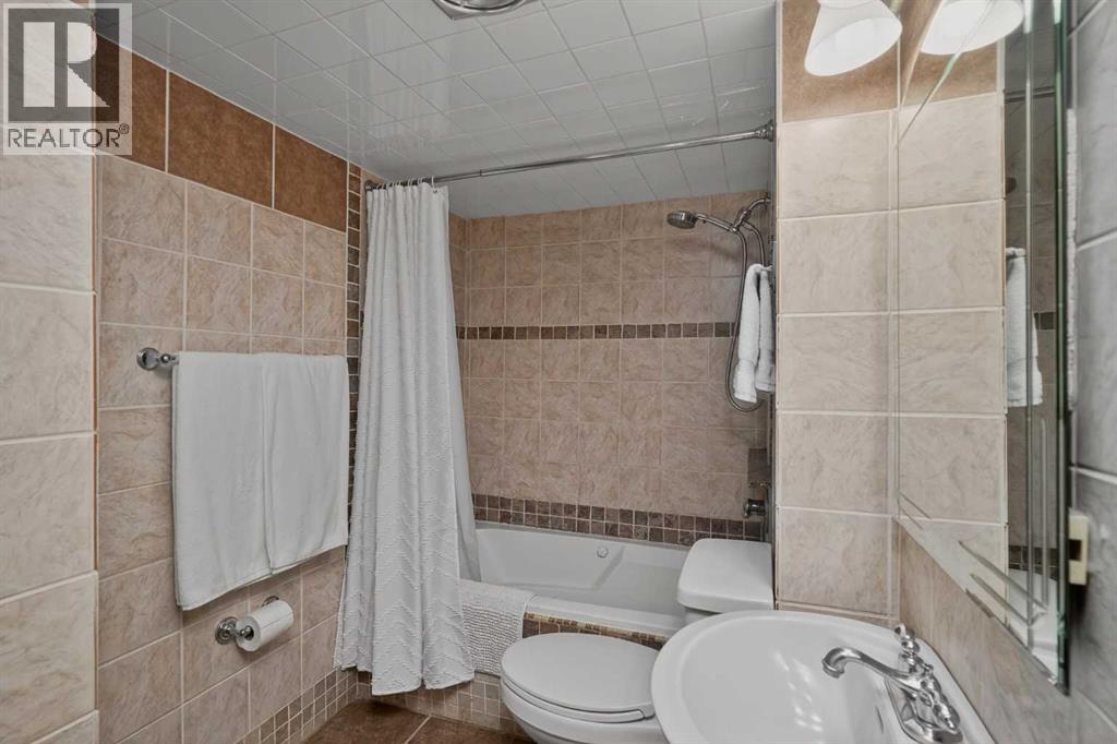 Single Family House Bi-level for Sale in  Doverview Drive SE Dover Calgary 