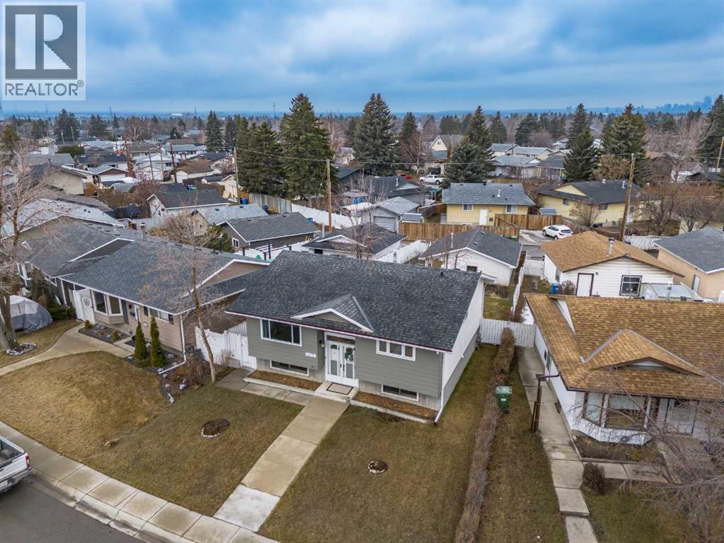 Single Family House Bi-level for Sale in  Doverview Drive SE Dover Calgary 