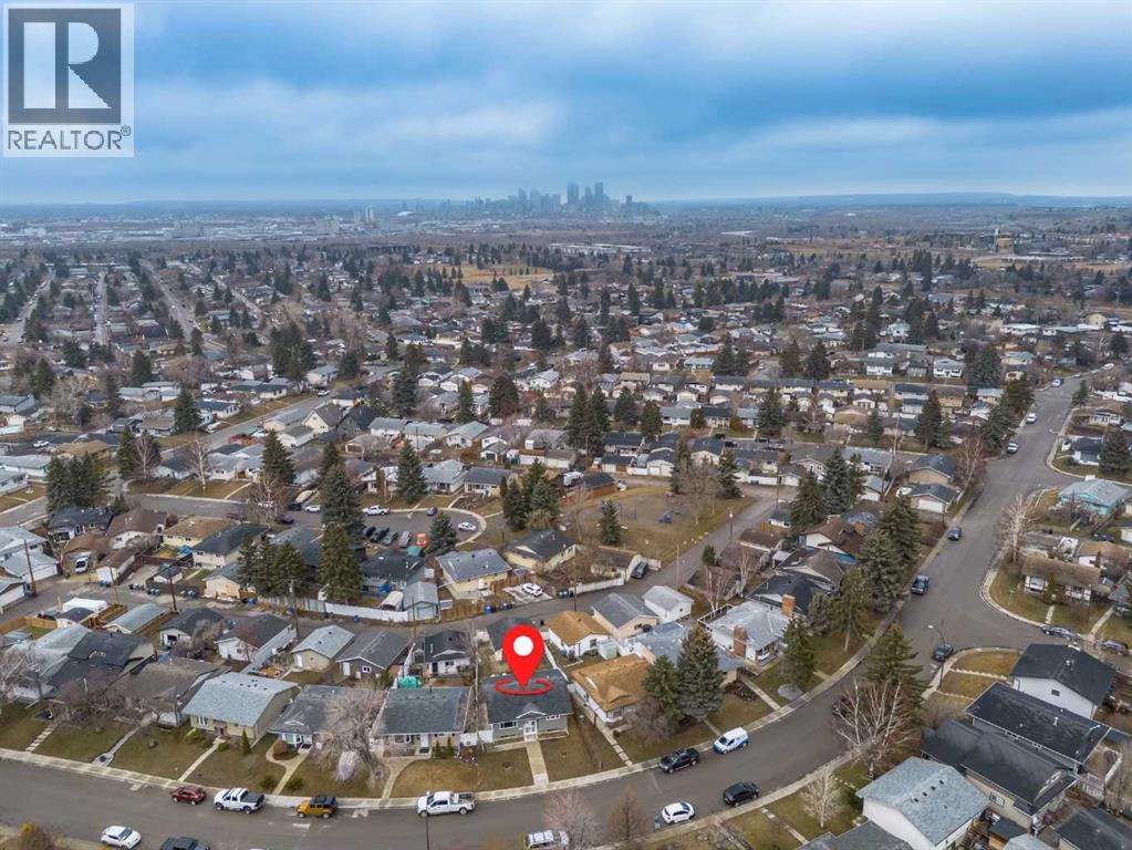 Single Family House Bi-level for Sale in  Doverview Drive SE Dover Calgary 