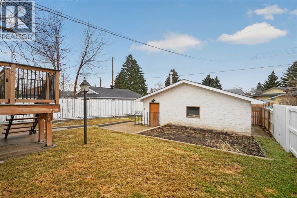 Single Family House Bi-level for Sale in  Doverview Drive SE Dover Calgary 