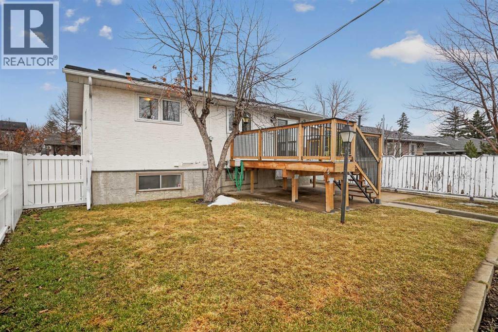 Single Family House Bi-level for Sale in  Doverview Drive SE Dover Calgary 