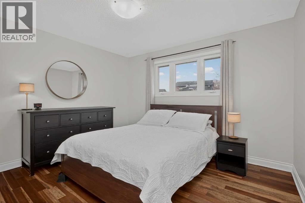 Single Family House Bi-level for Sale in  Doverview Drive SE Dover Calgary 