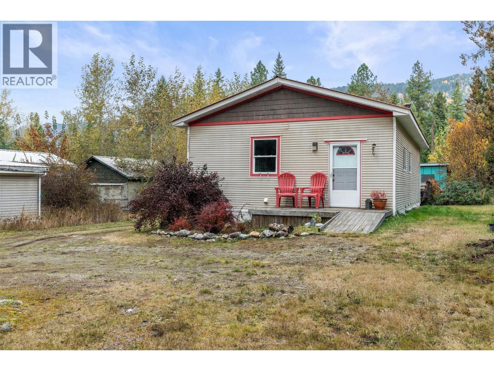 #11 959 ENDERBY MABEL LAKE ROAD - 24