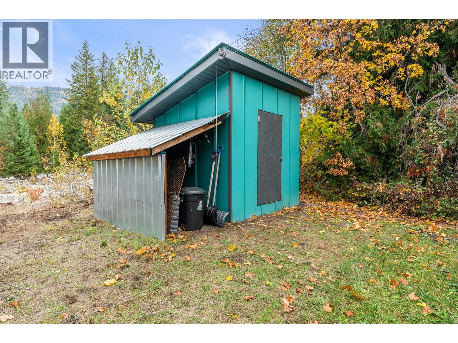 #11 959 ENDERBY MABEL LAKE ROAD - 30