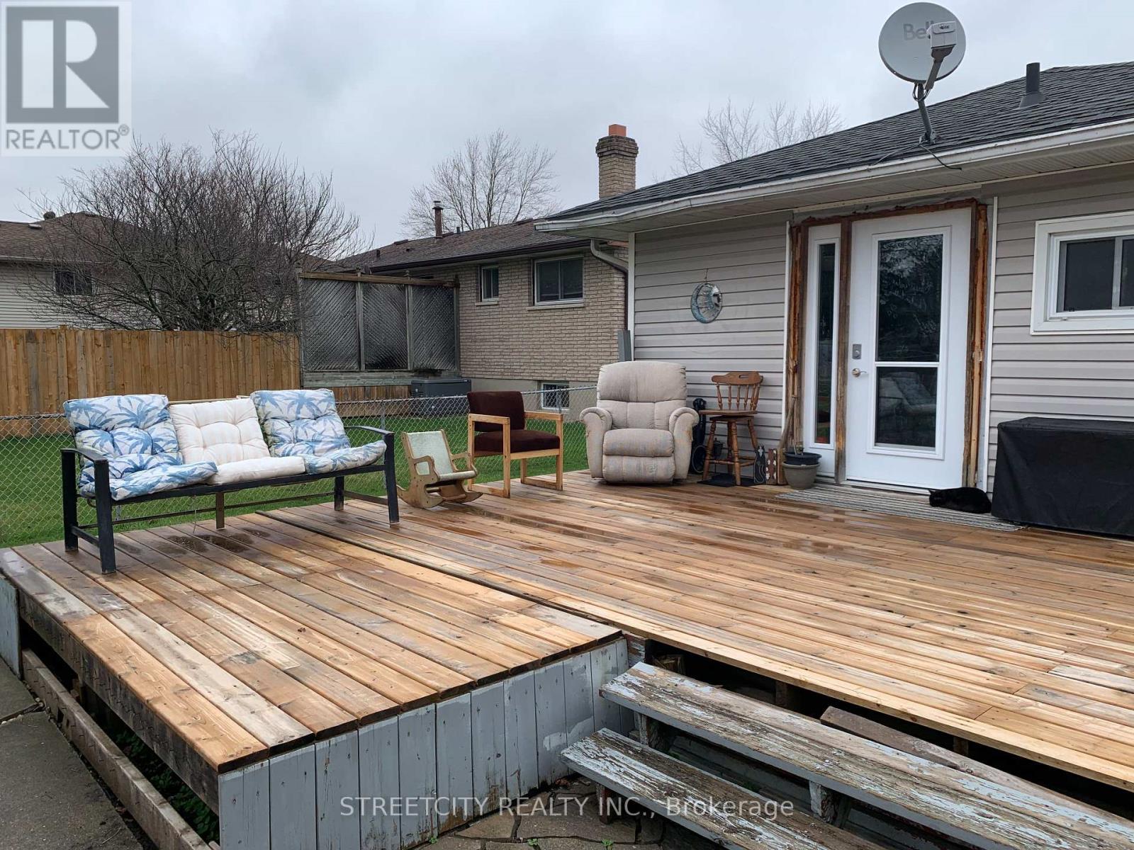 176 KING STREET — photo 3