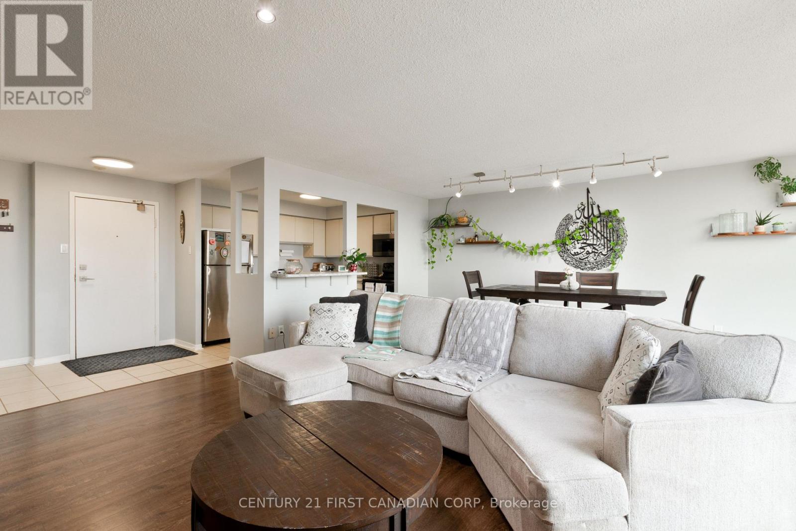 #801 127 BELMONT DRIVE - 13