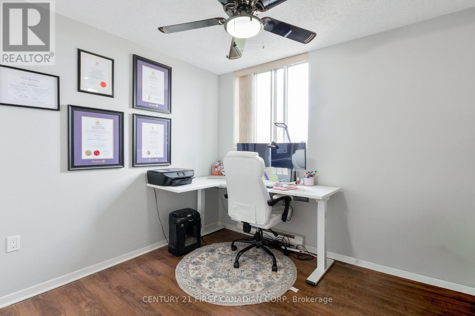 #801 127 BELMONT DRIVE - 25