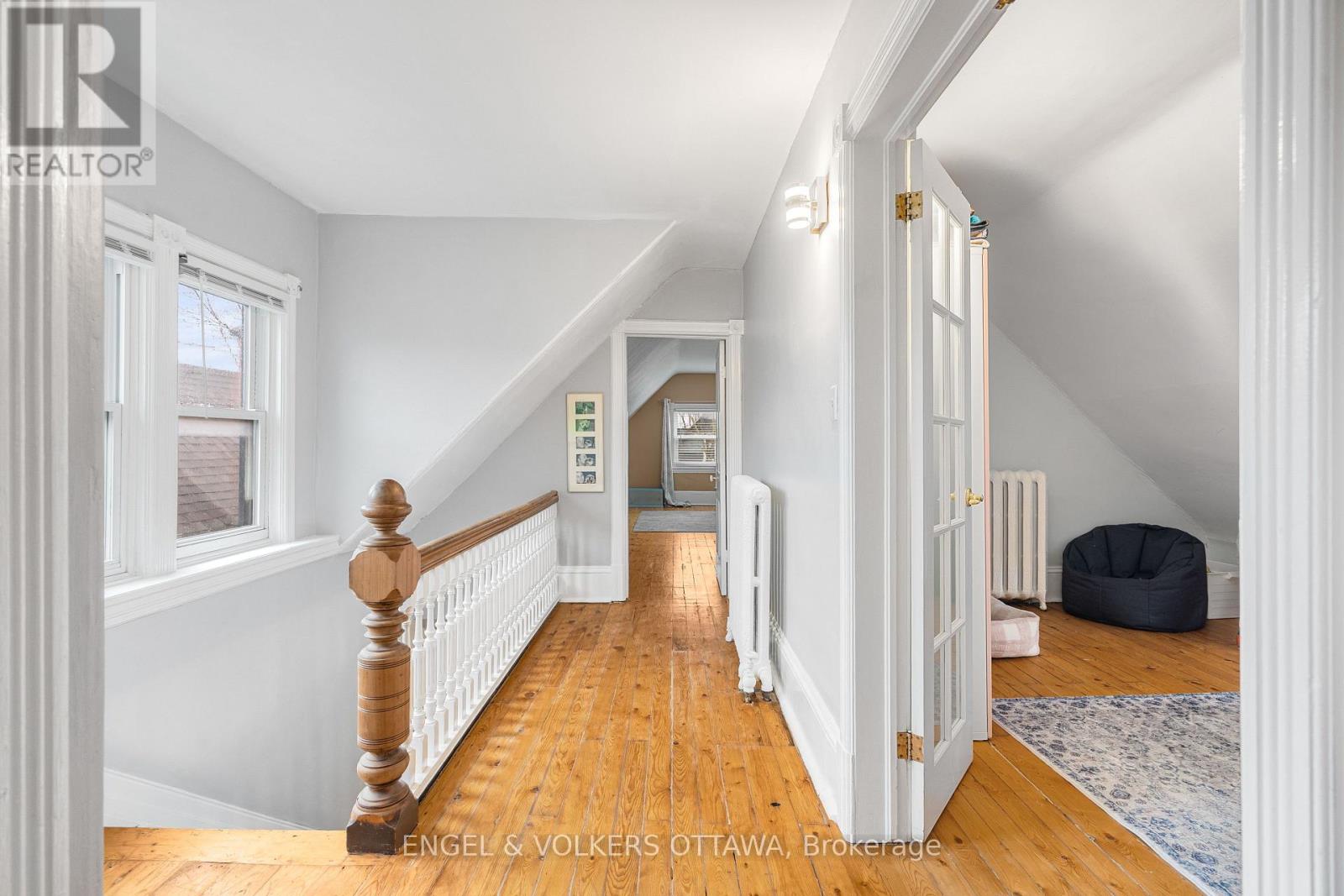 553 GILMOUR STREET — photo 37