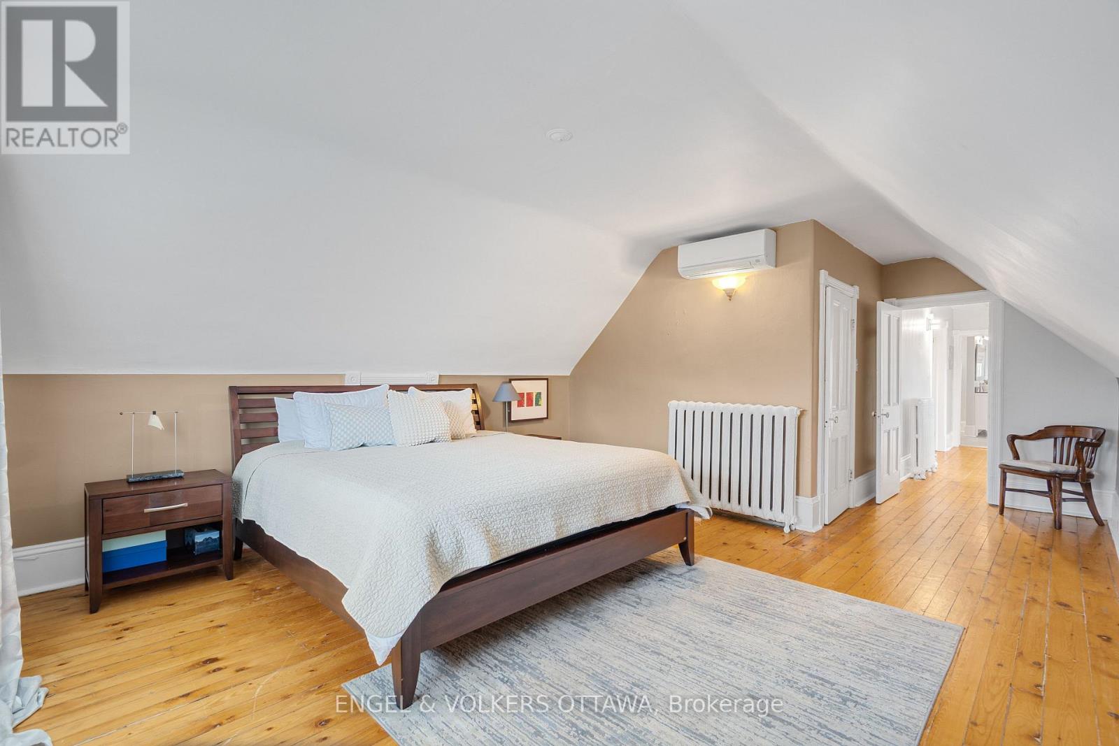 553 GILMOUR STREET — photo 39