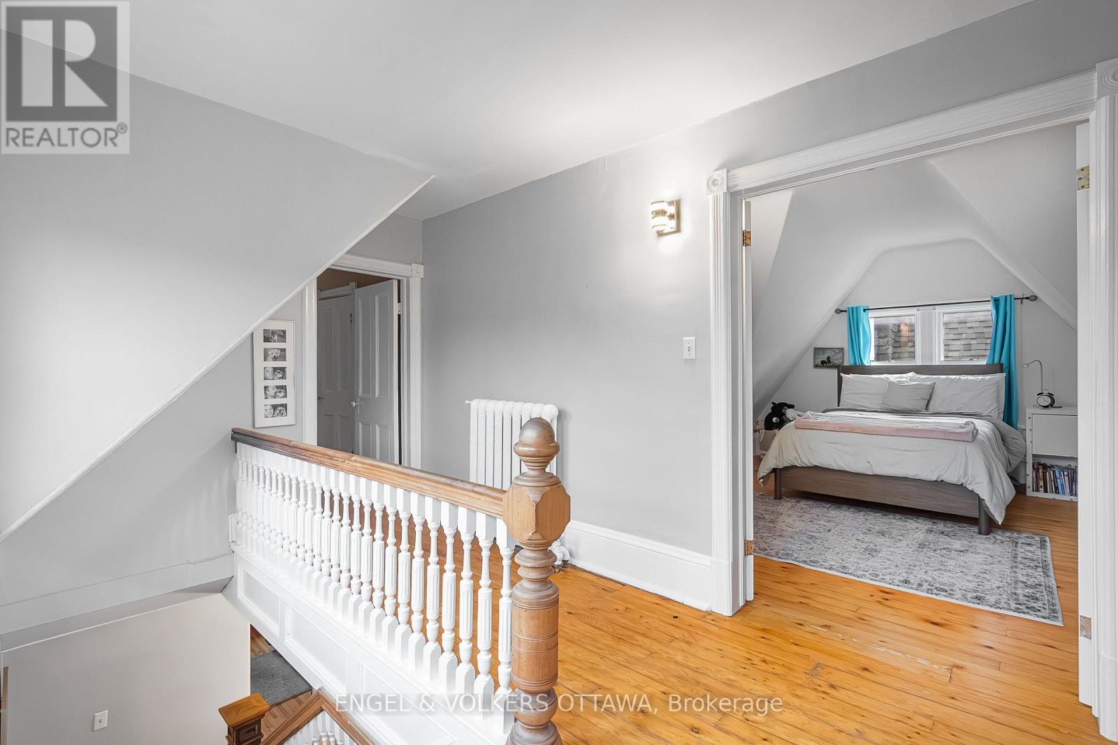 553 GILMOUR STREET — photo 40