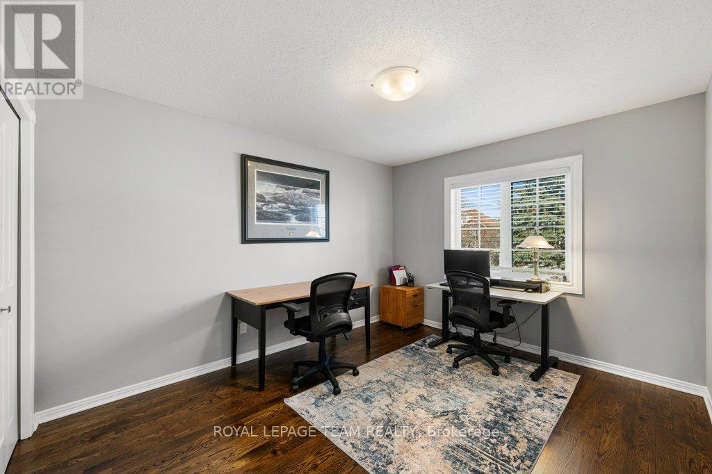 8 THUNDERBIRD CRESCENT - 28