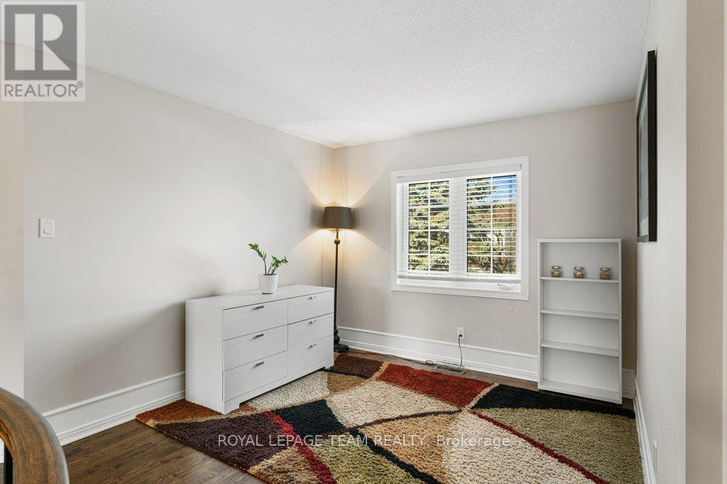 8 THUNDERBIRD CRESCENT - 29