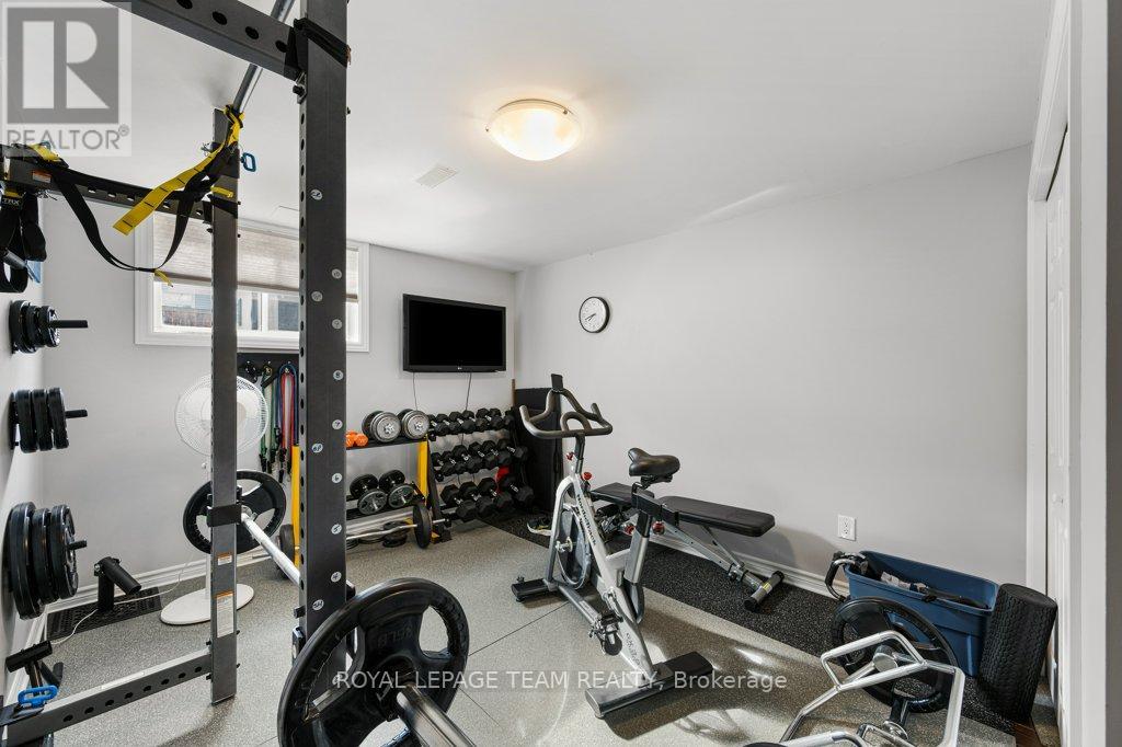 8 THUNDERBIRD CRESCENT - 43