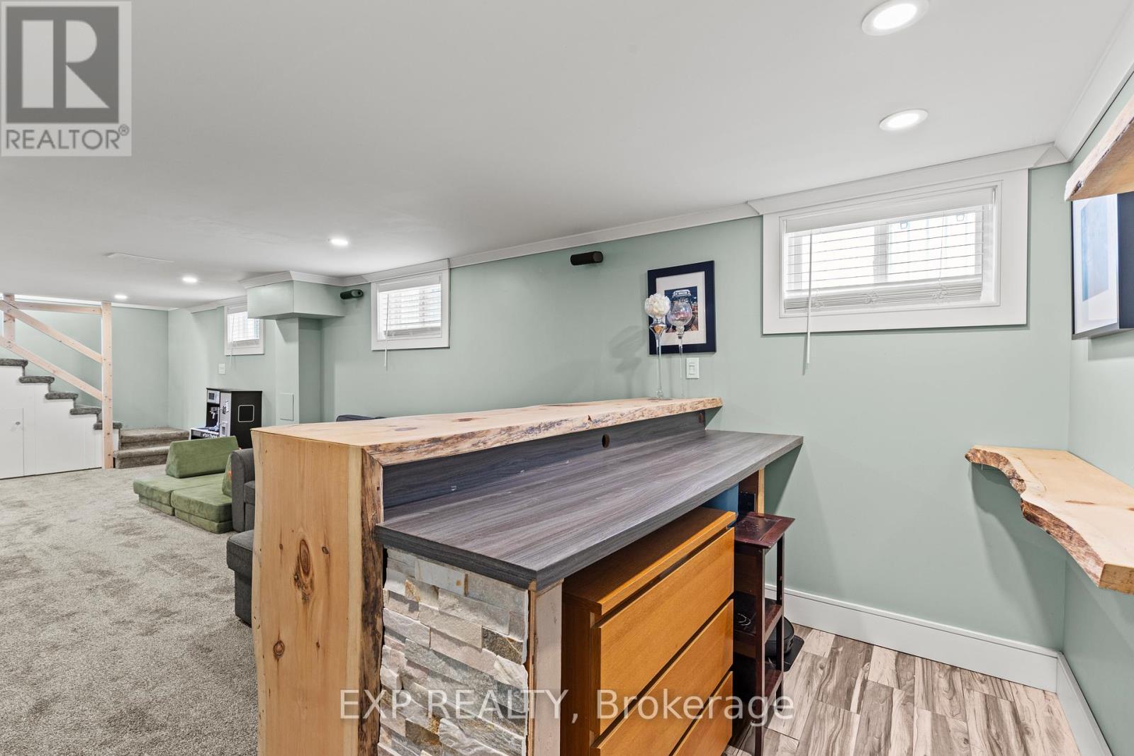 14 DUNLOP DRIVE - 28