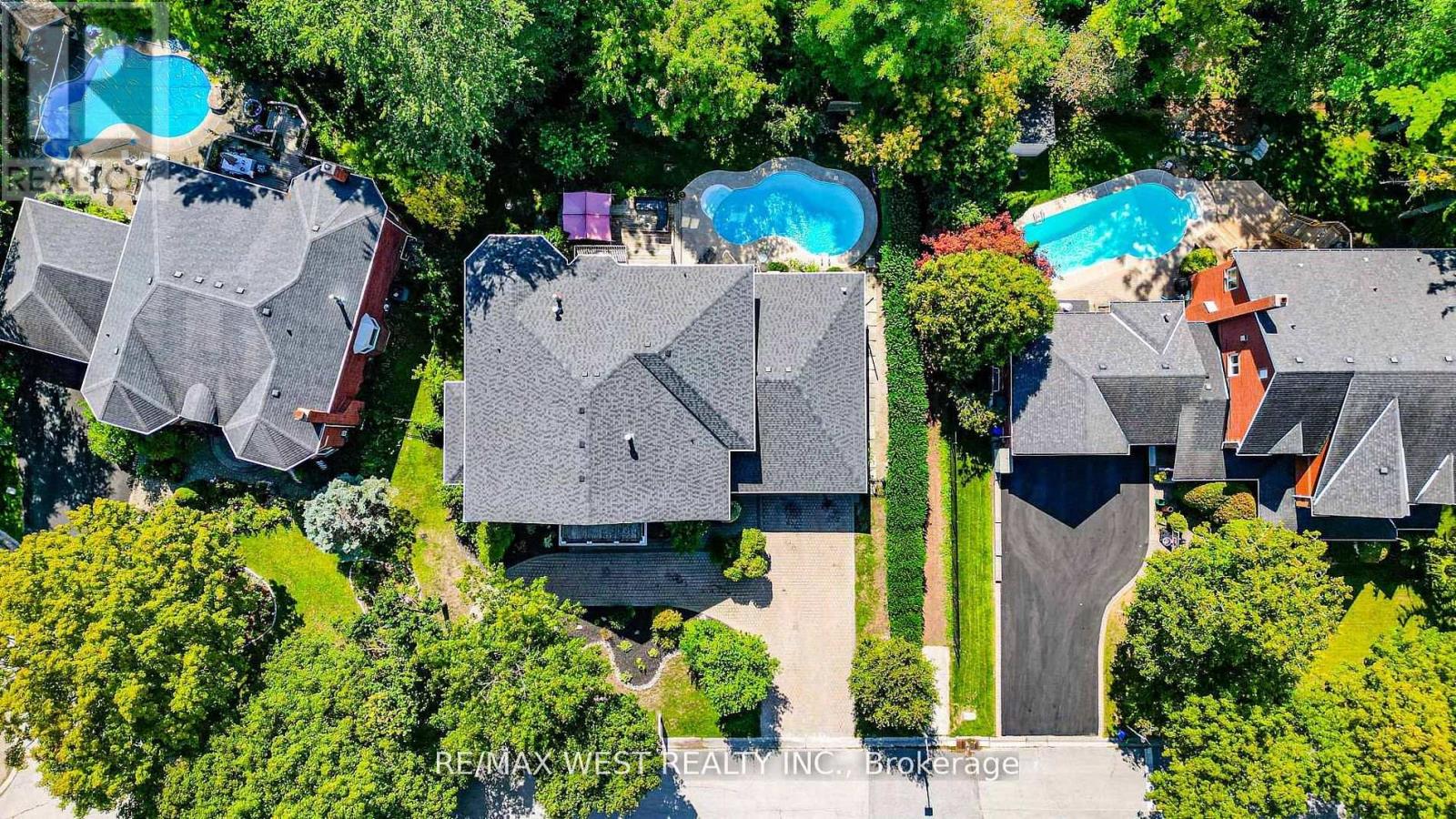 81 WOODVIEW DRIVE - 2