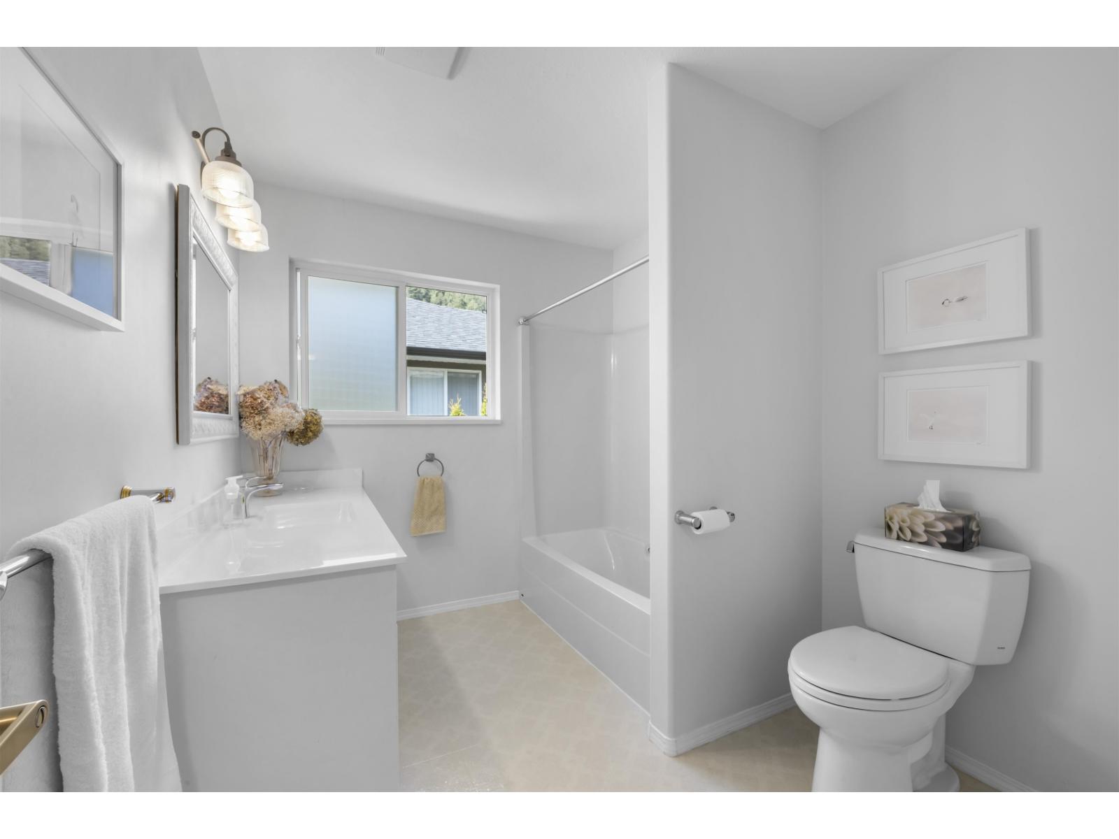 321 CHESTNUT AVENUE, Harrison Hot Springs, Harrison Hot Springs