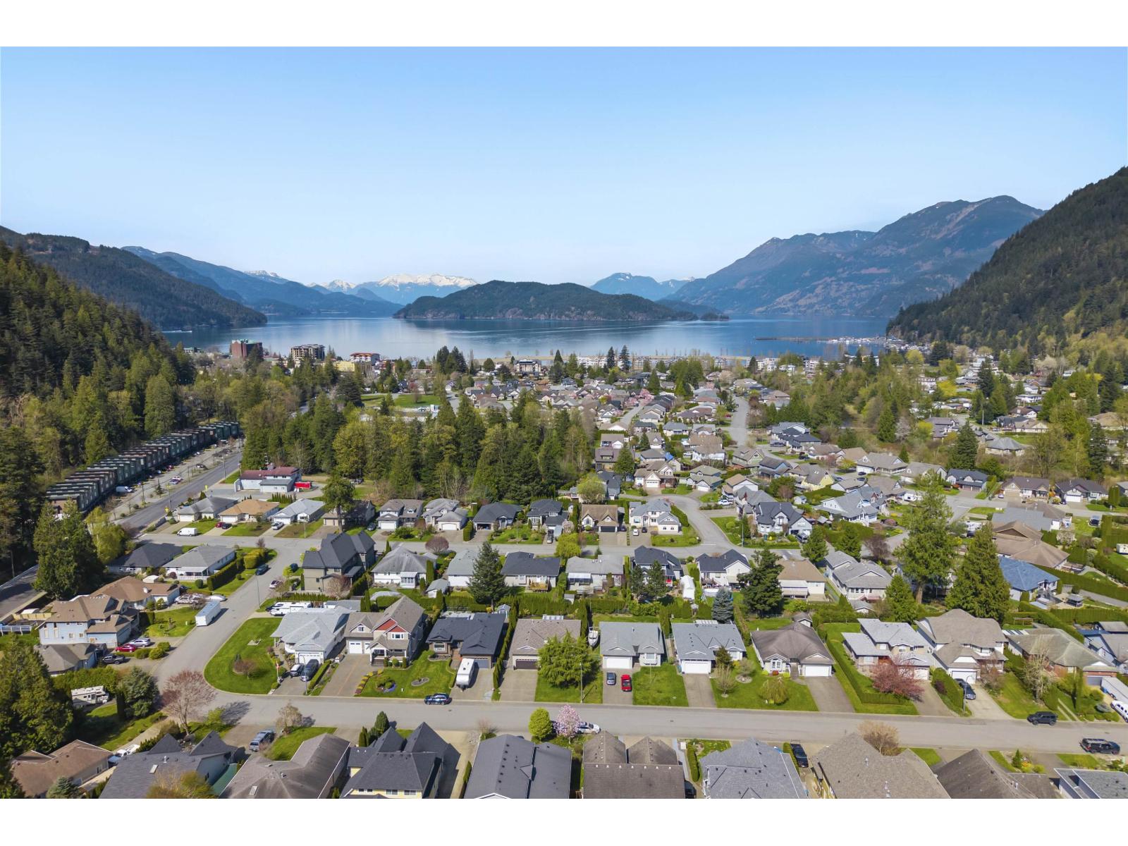 321 CHESTNUT AVENUE, Harrison Hot Springs, Harrison Hot Springs