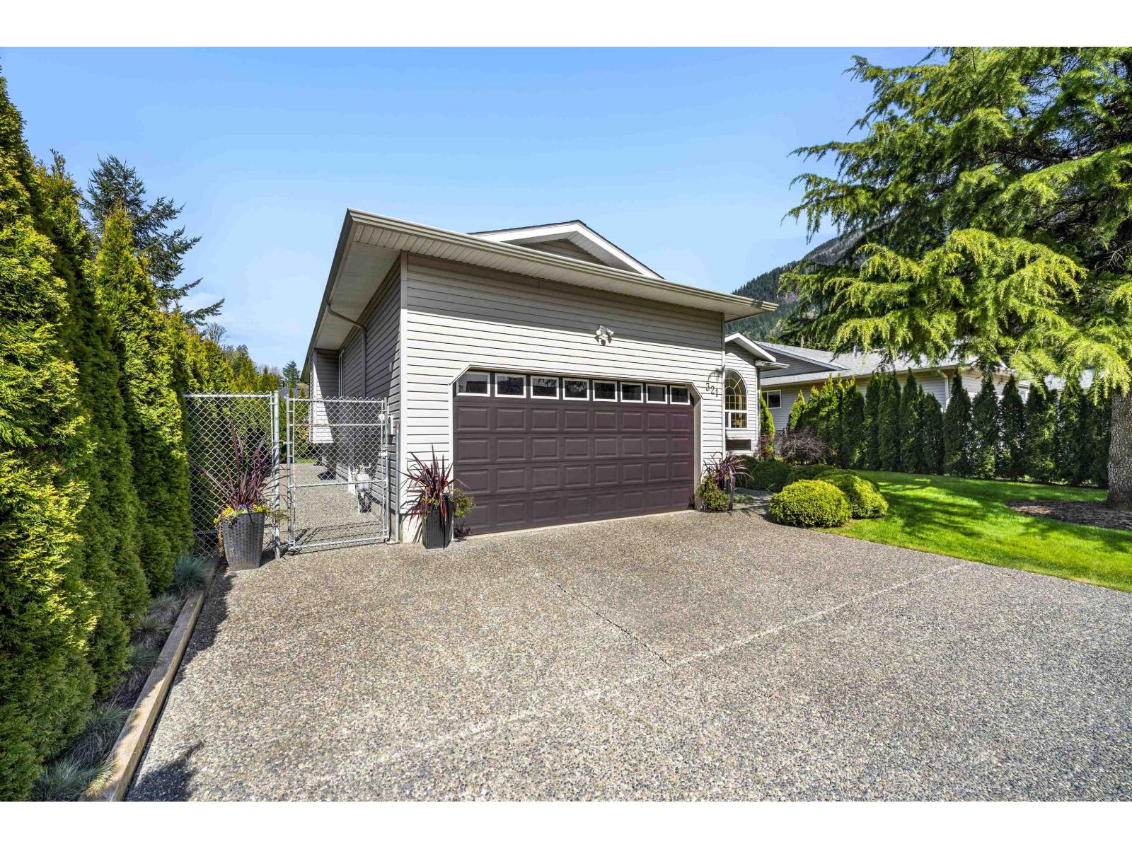 321 CHESTNUT AVENUE, Harrison Hot Springs, Harrison Hot Springs