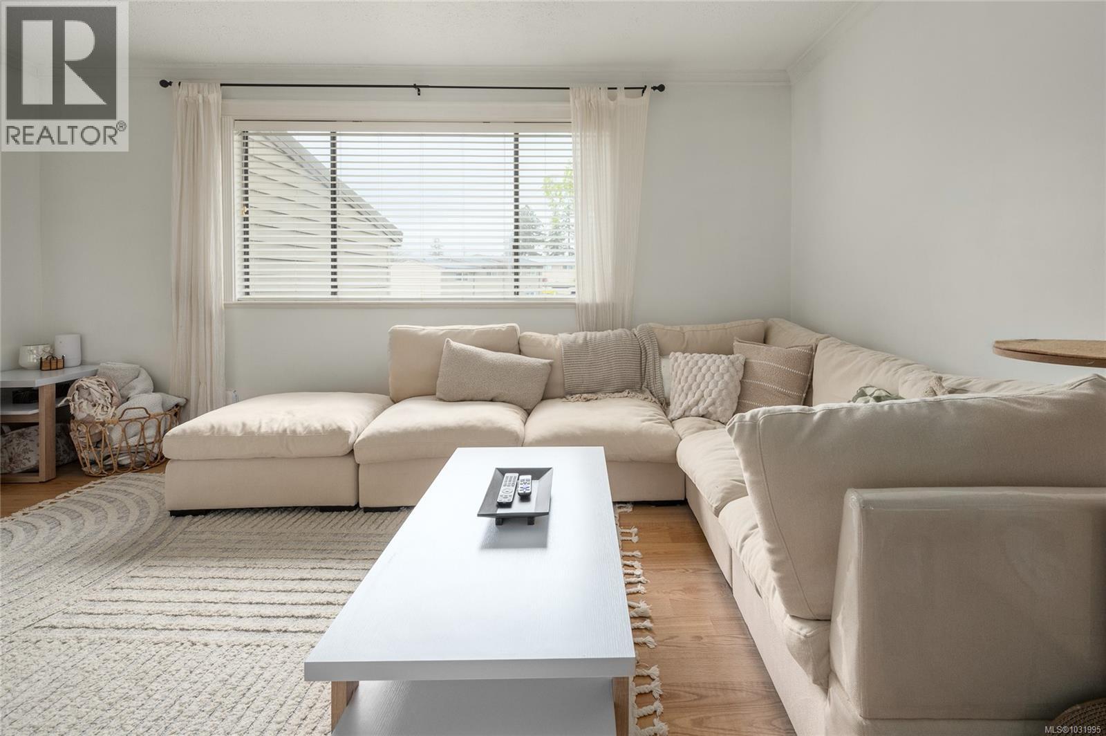 #41 25 PRYDE AVE - Image 3