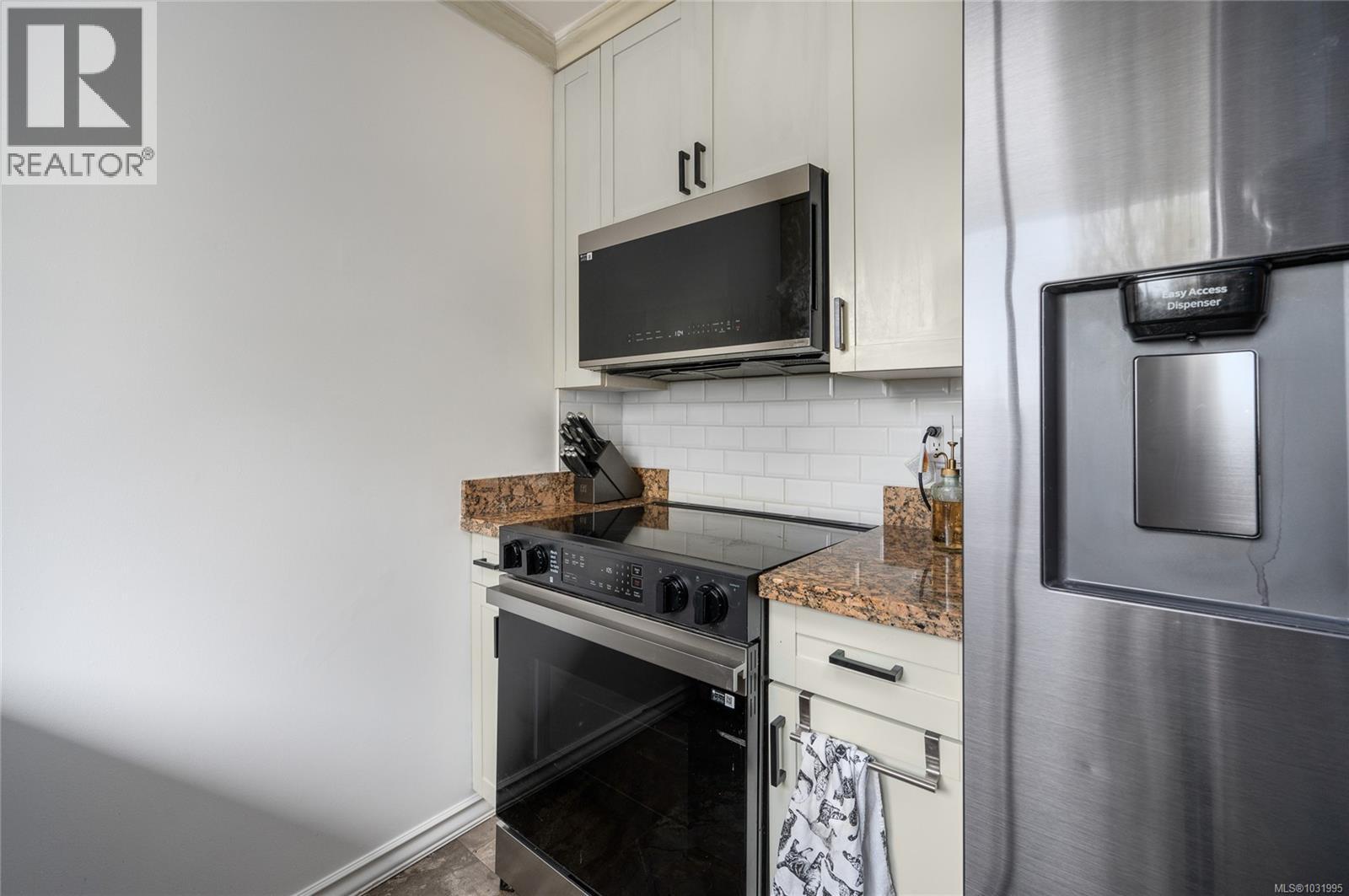 #41 25 PRYDE AVE - 8