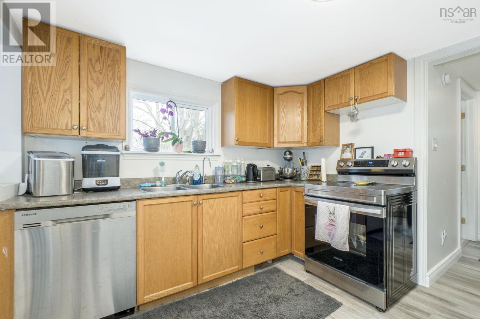 Property 12 of 13 of 9 Barclay Avenue