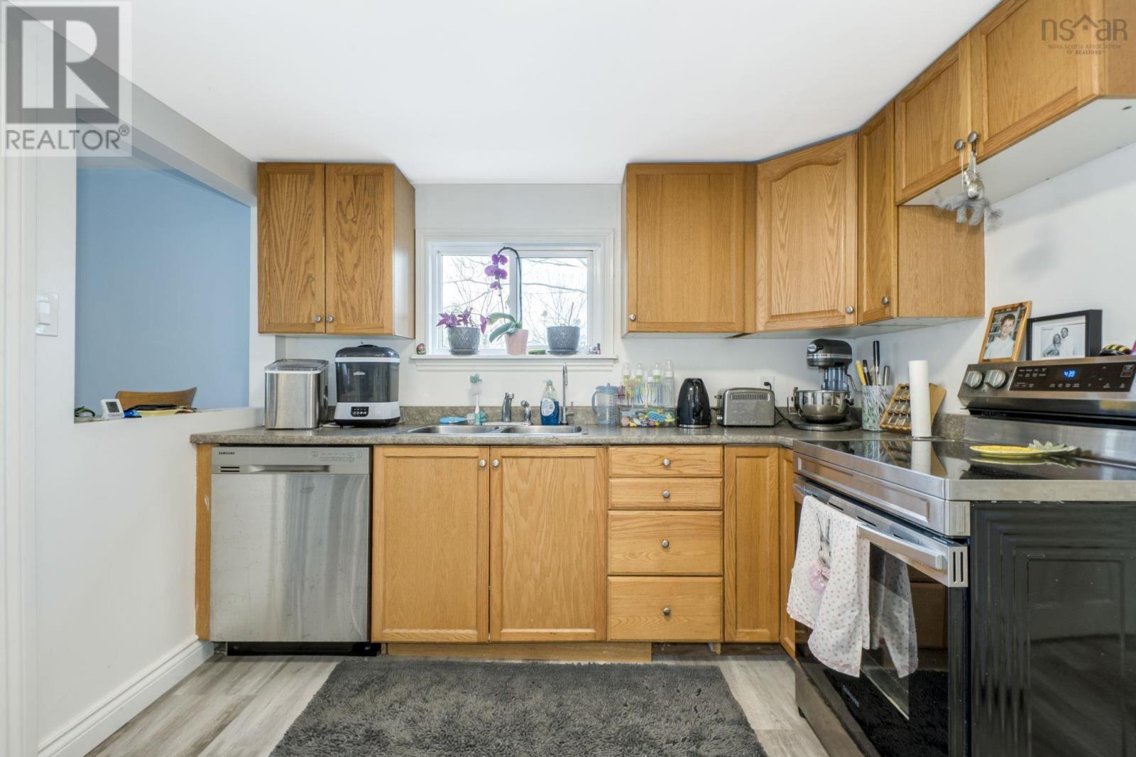 Property 8 of 13 of 9 Barclay Avenue