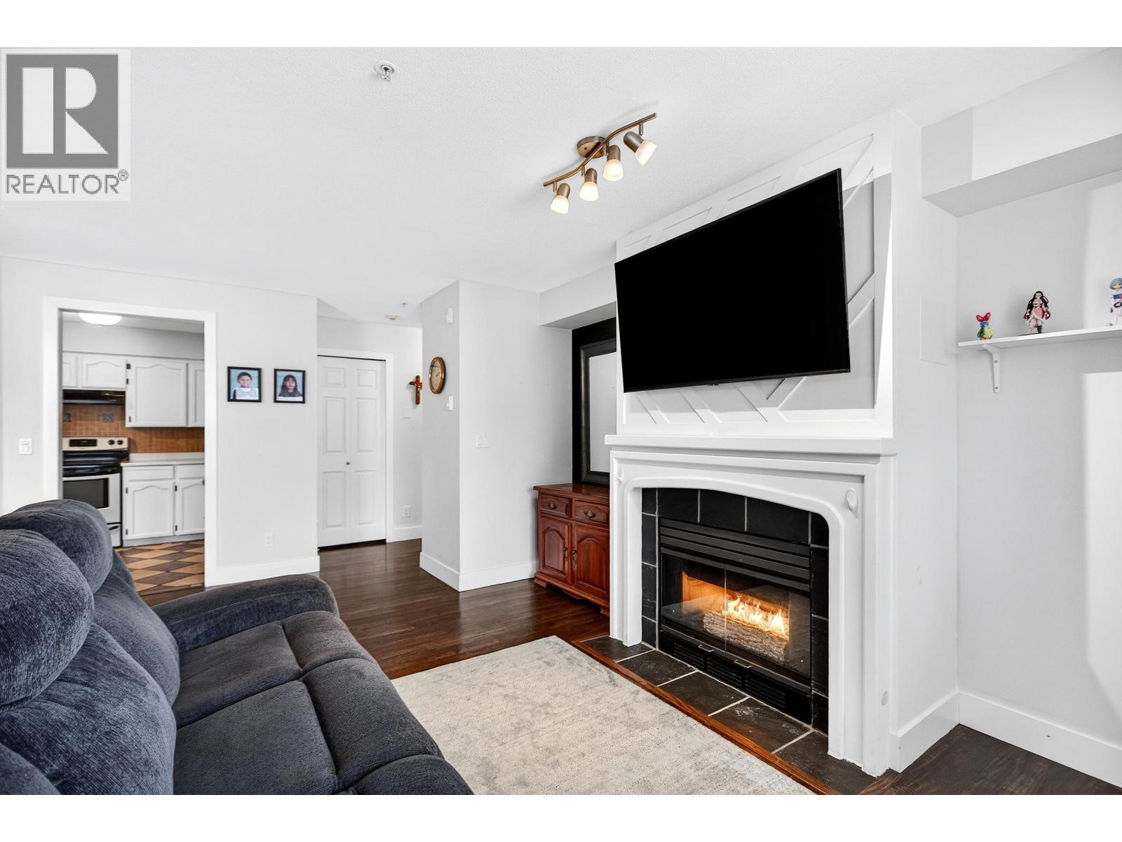 101 22275 123 AVENUE