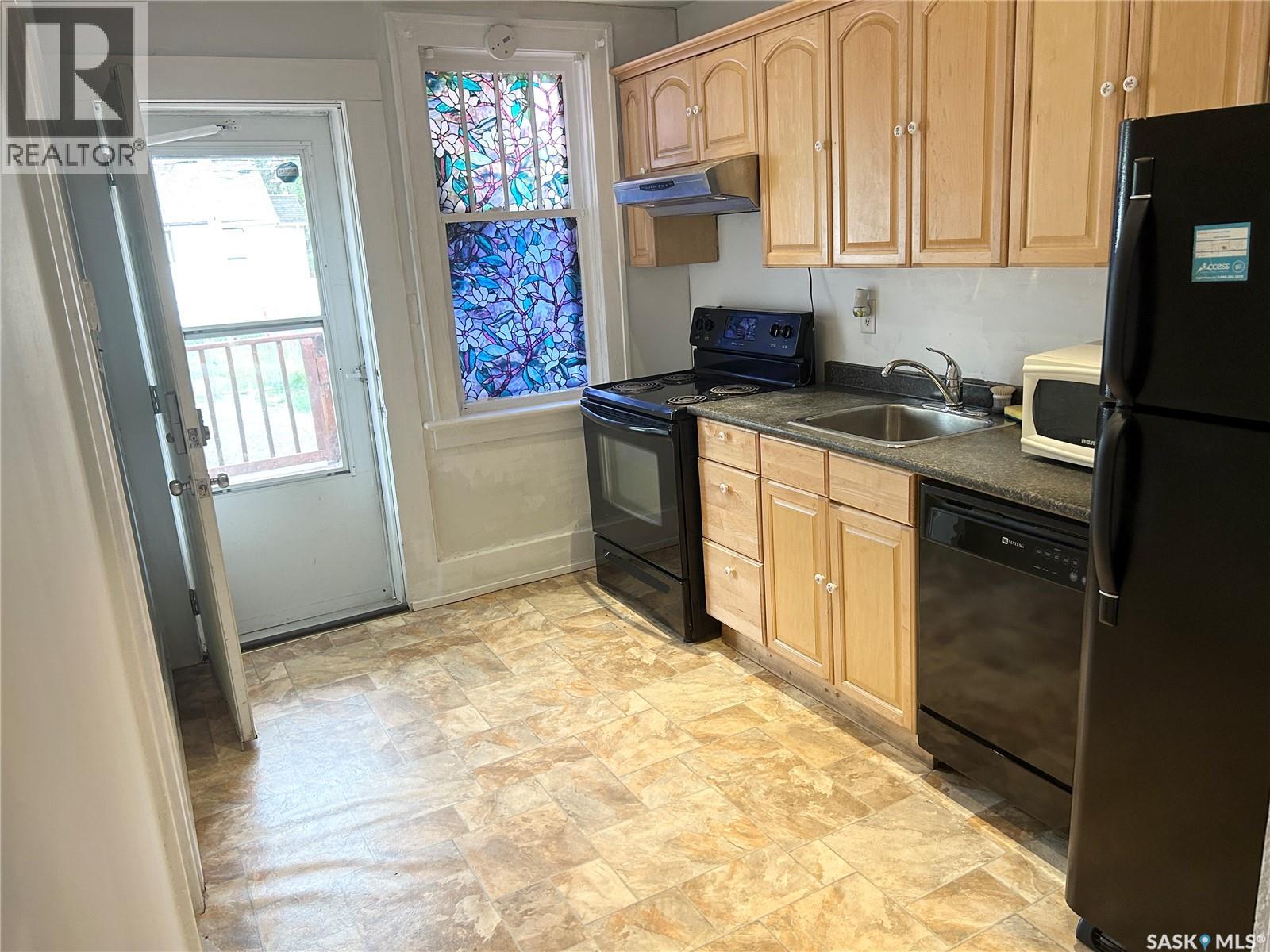 3033 Dewdney AVENUE - 10