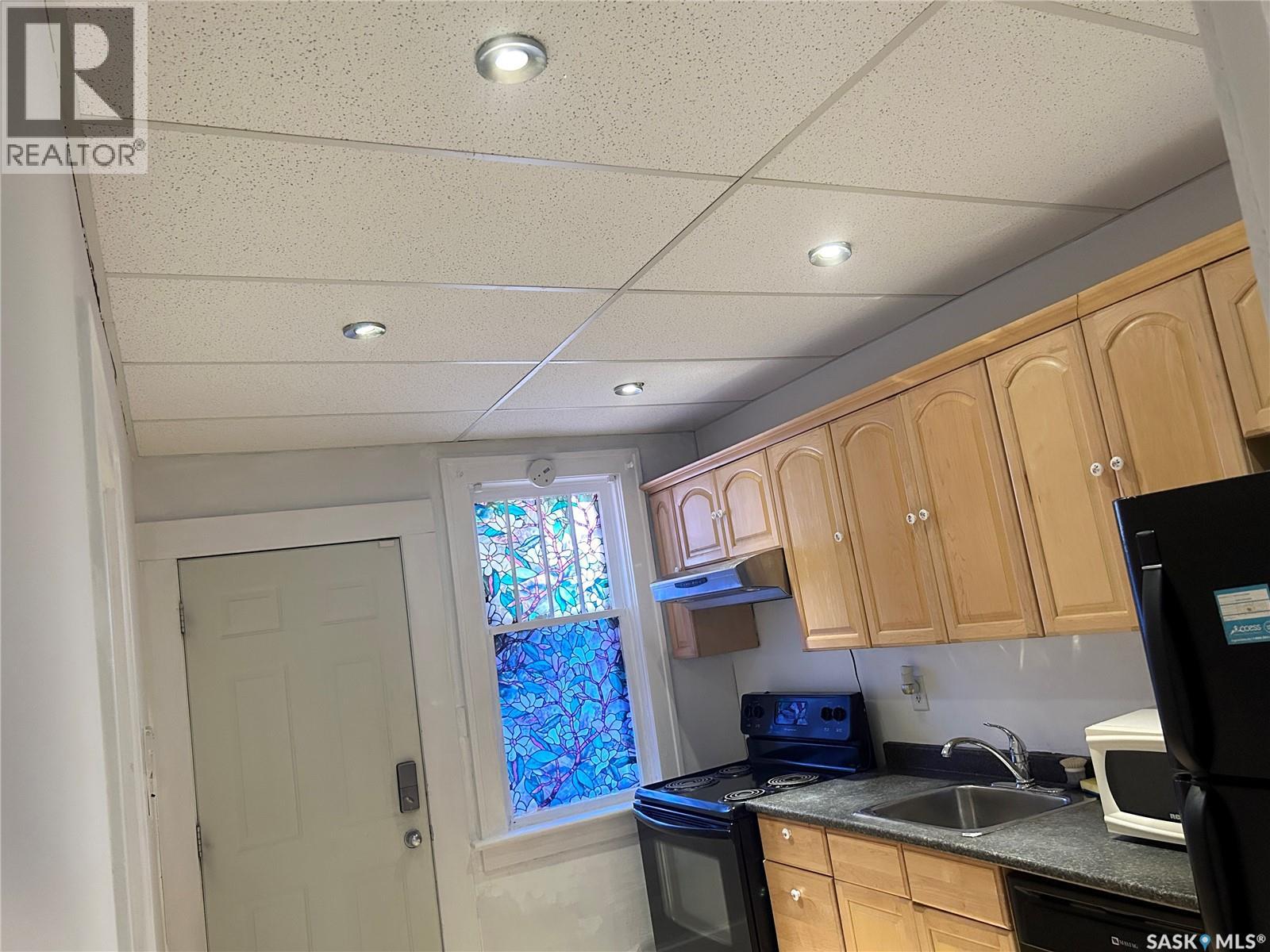 3033 Dewdney AVENUE - 12