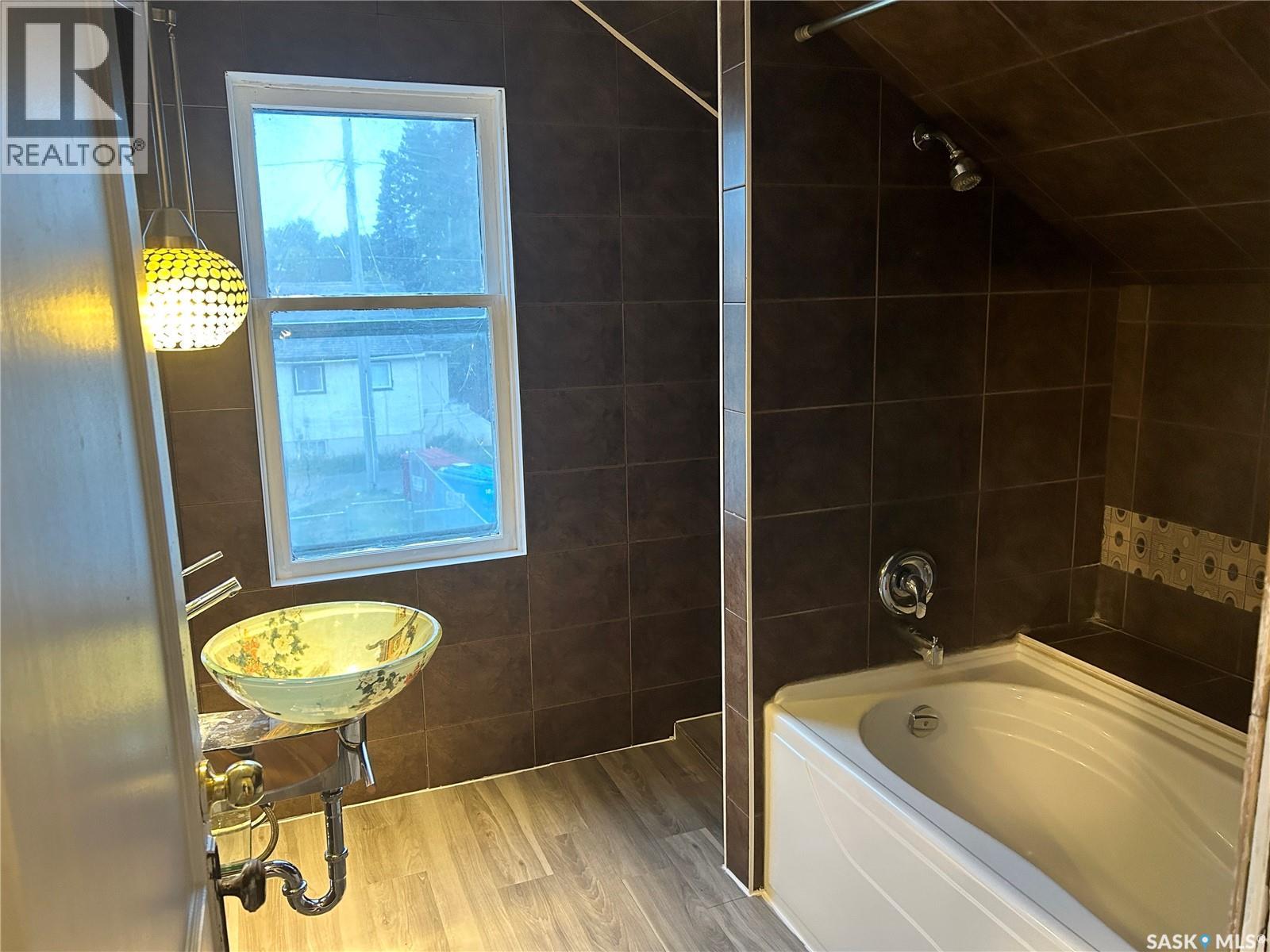 3033 Dewdney AVENUE - 19