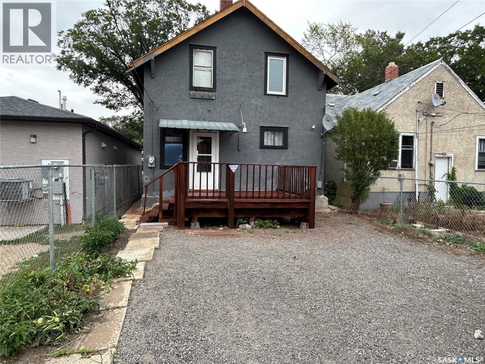 3033 Dewdney AVENUE - 25