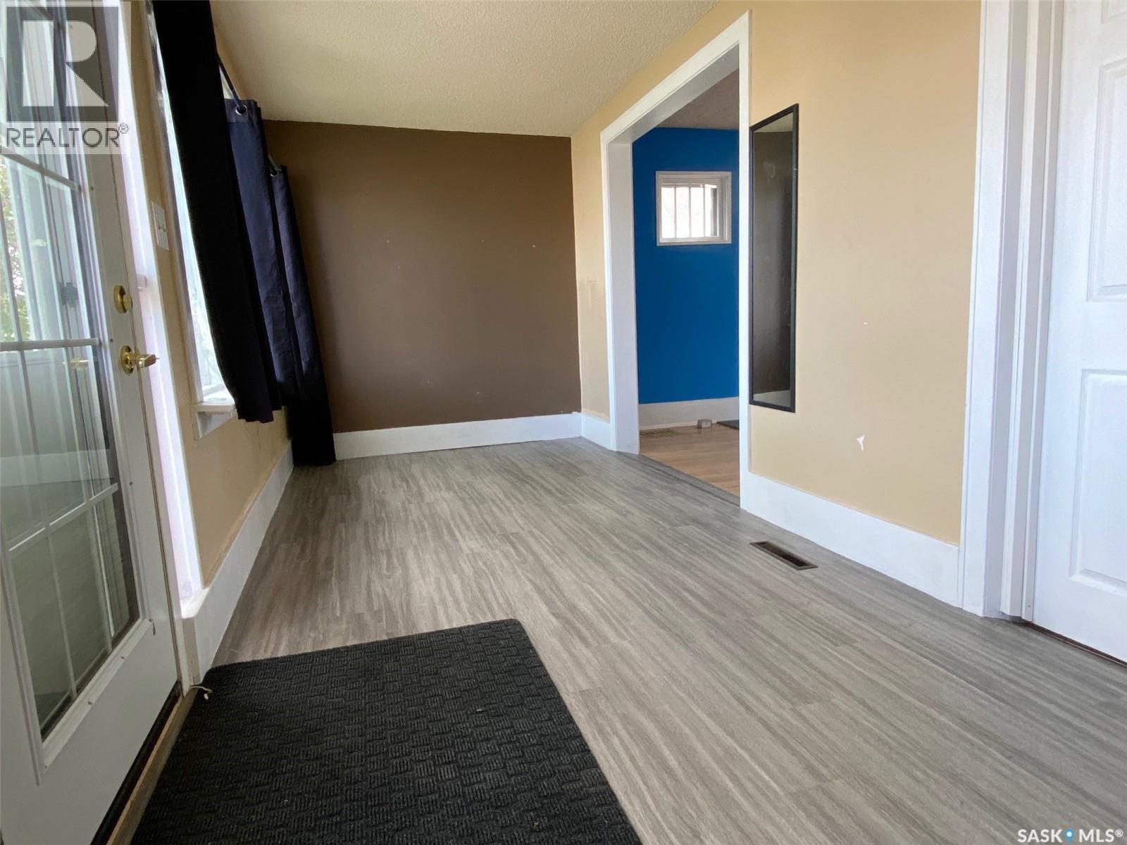 3033 Dewdney AVENUE - 4