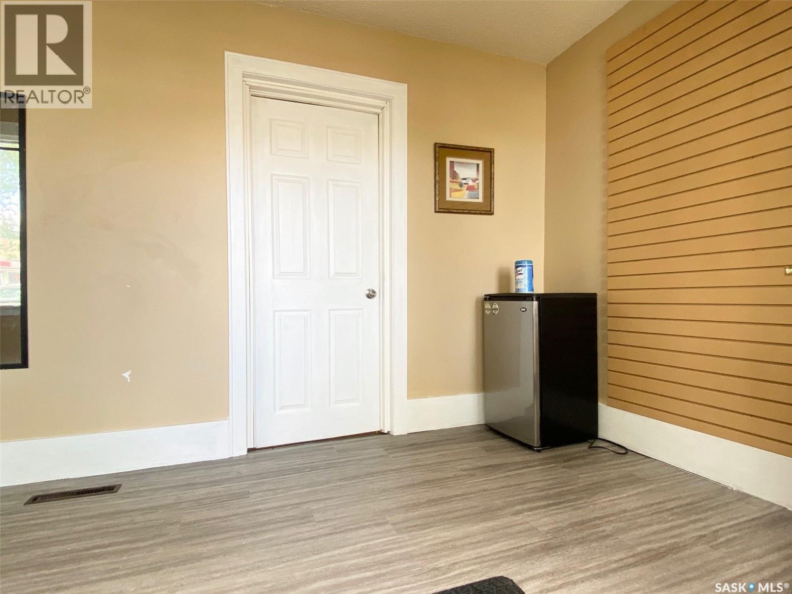 3033 Dewdney AVENUE - 6